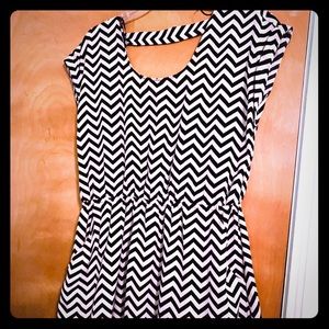 NWT Large Candies Blk/Beige Chevron Kohl’s dress
